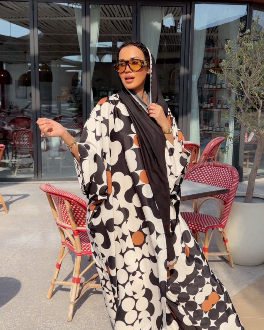 Noir & Ivory Retro Print Abaya - Ramsam Boutique